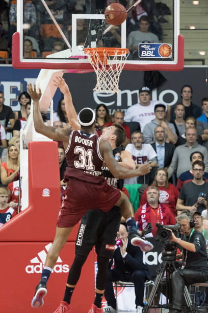 其中顾春含 其中顾春含